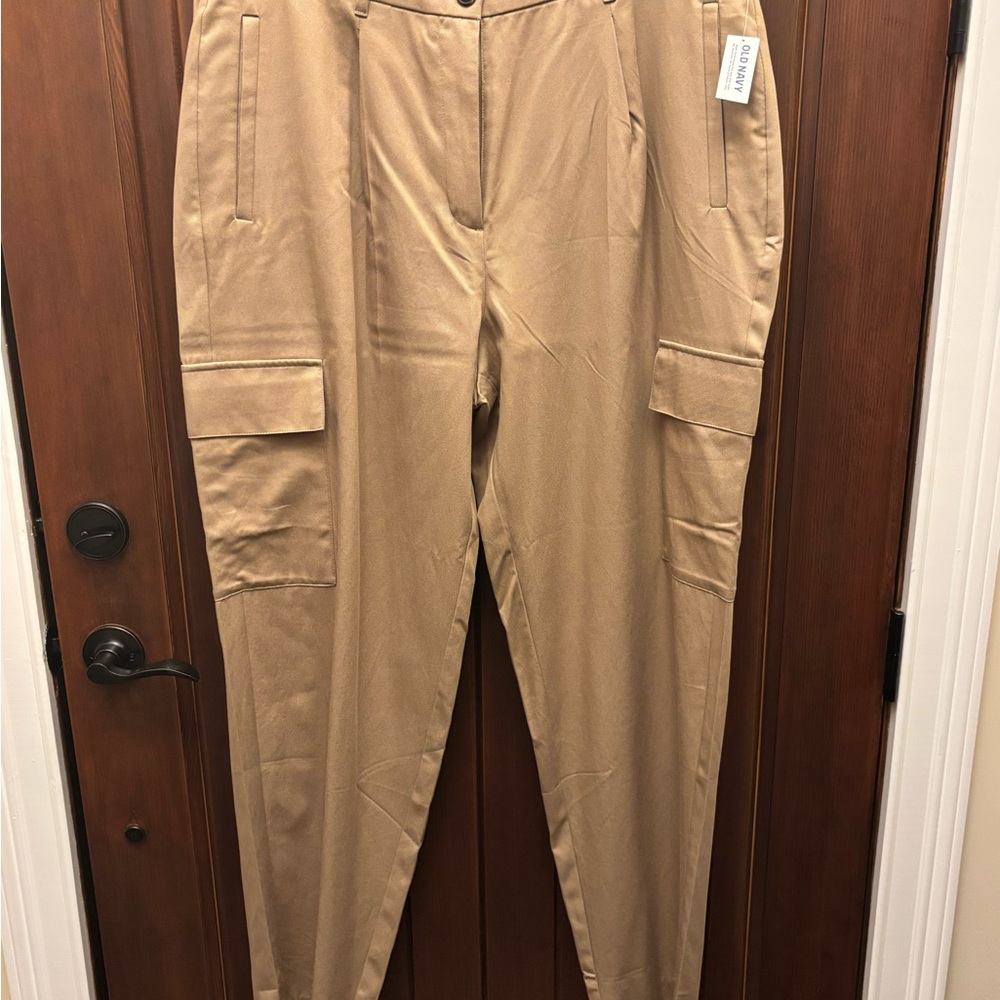Old Navy Women's Tan Cargo Pants
